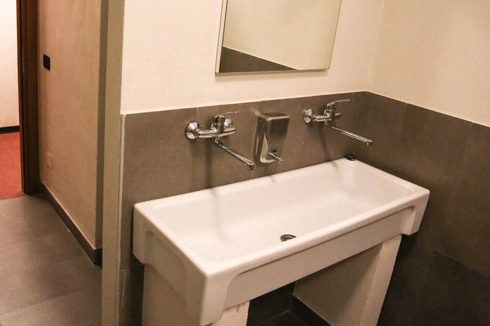 Oasi Hostel Merone Kültér fotó